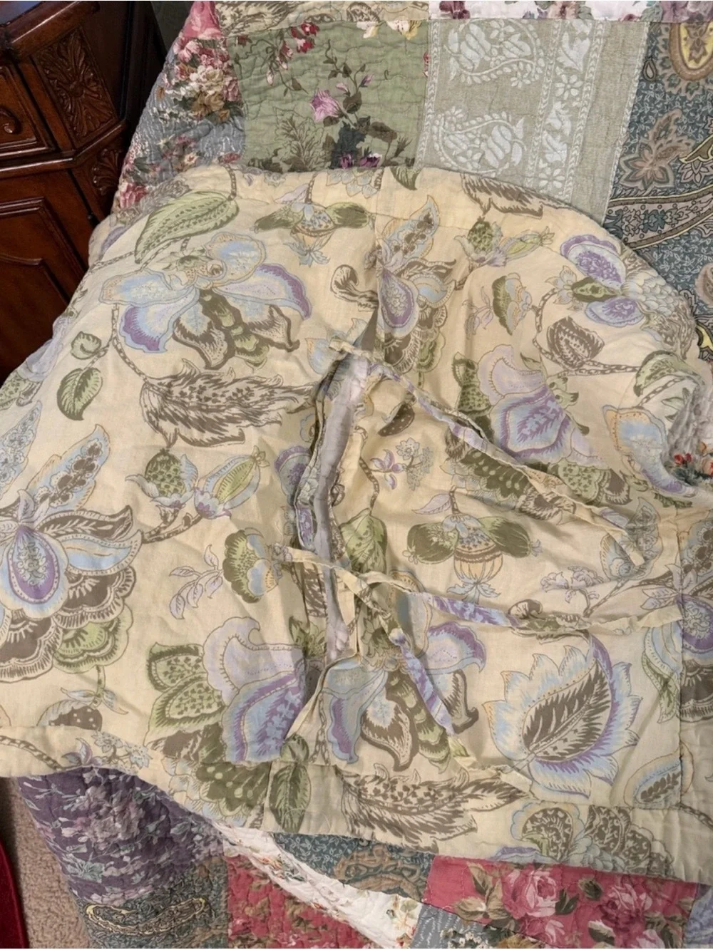 Twin Size Floral Patchwork Quilt and Sham